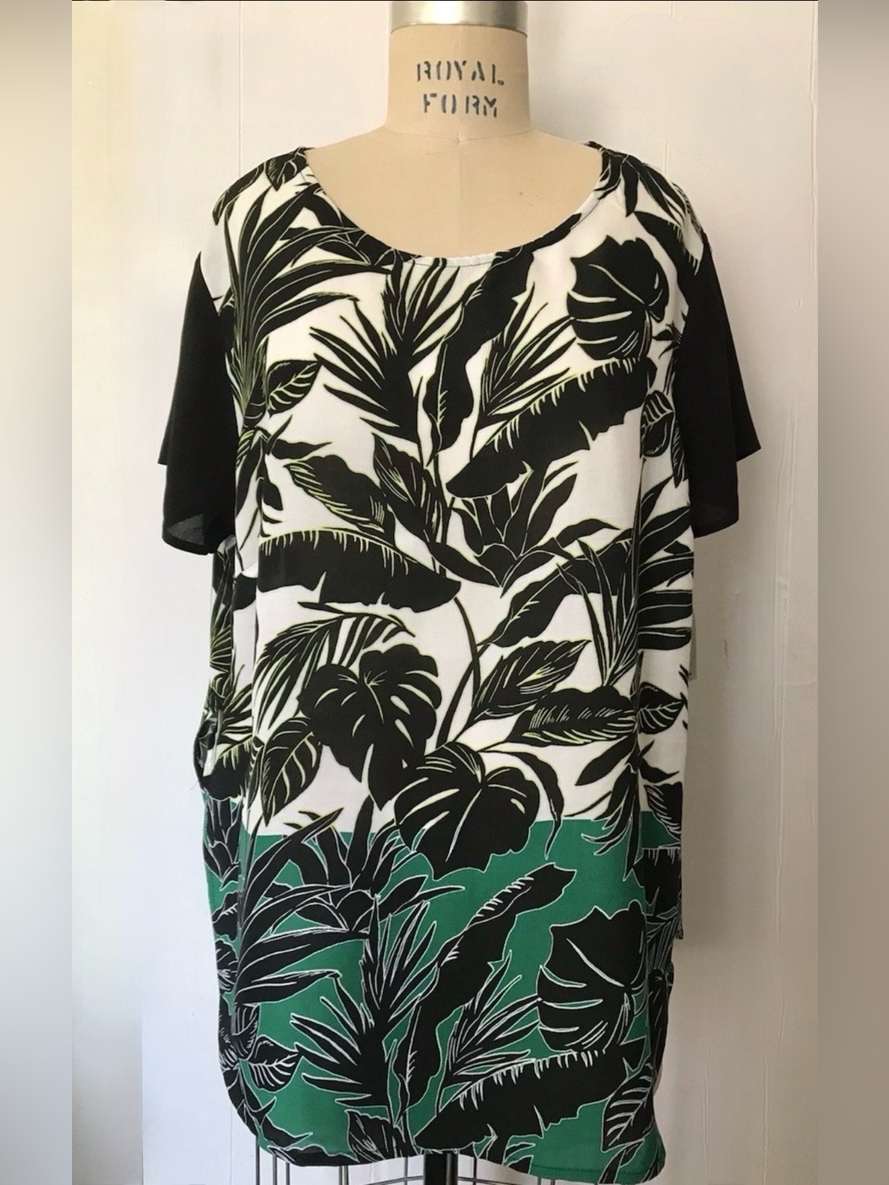 OLD NAVY Womens Green Black White Palm Print High Side Slit Top XL NWT